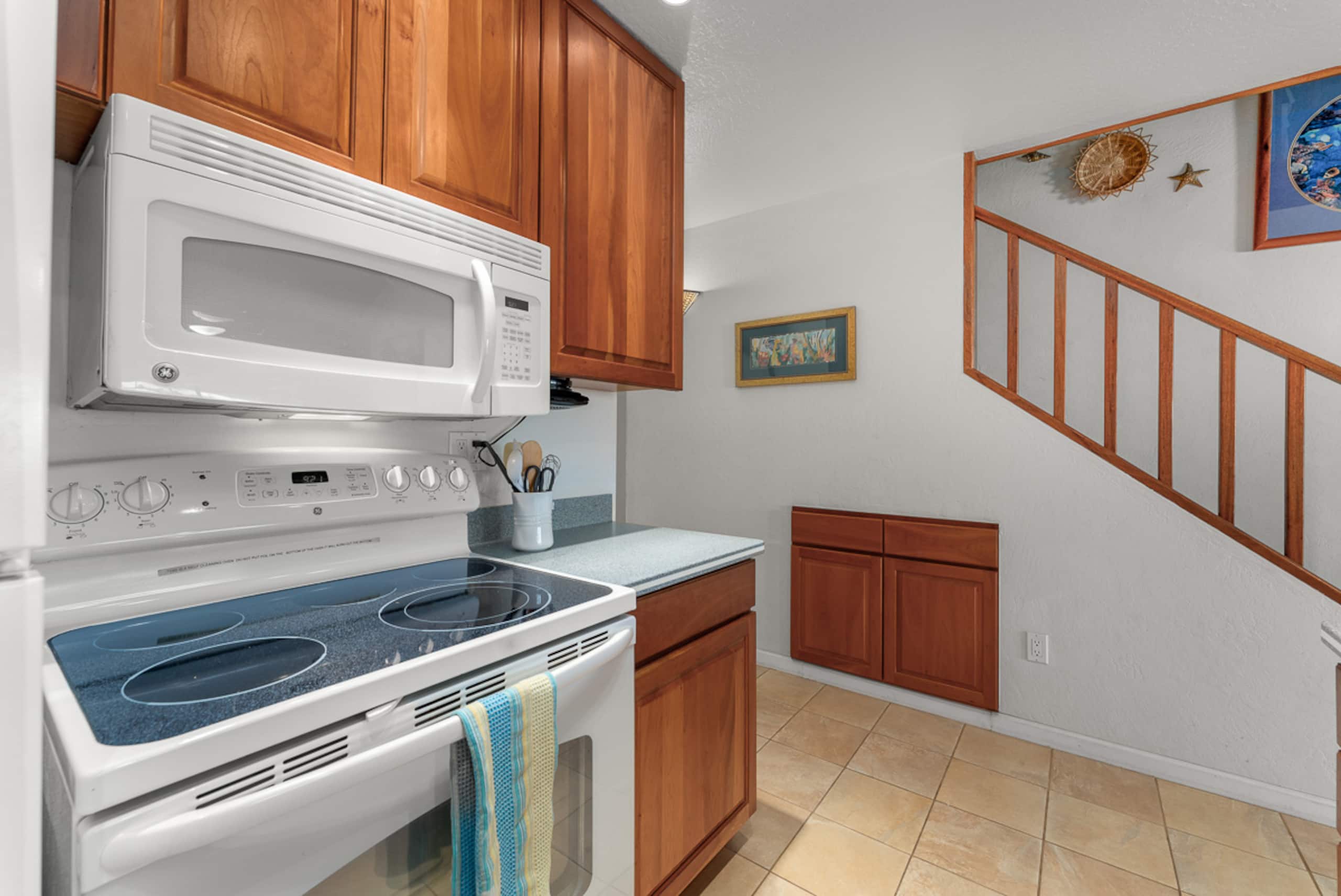 Conveniently located two bedroom two bath HK319 - Image 6