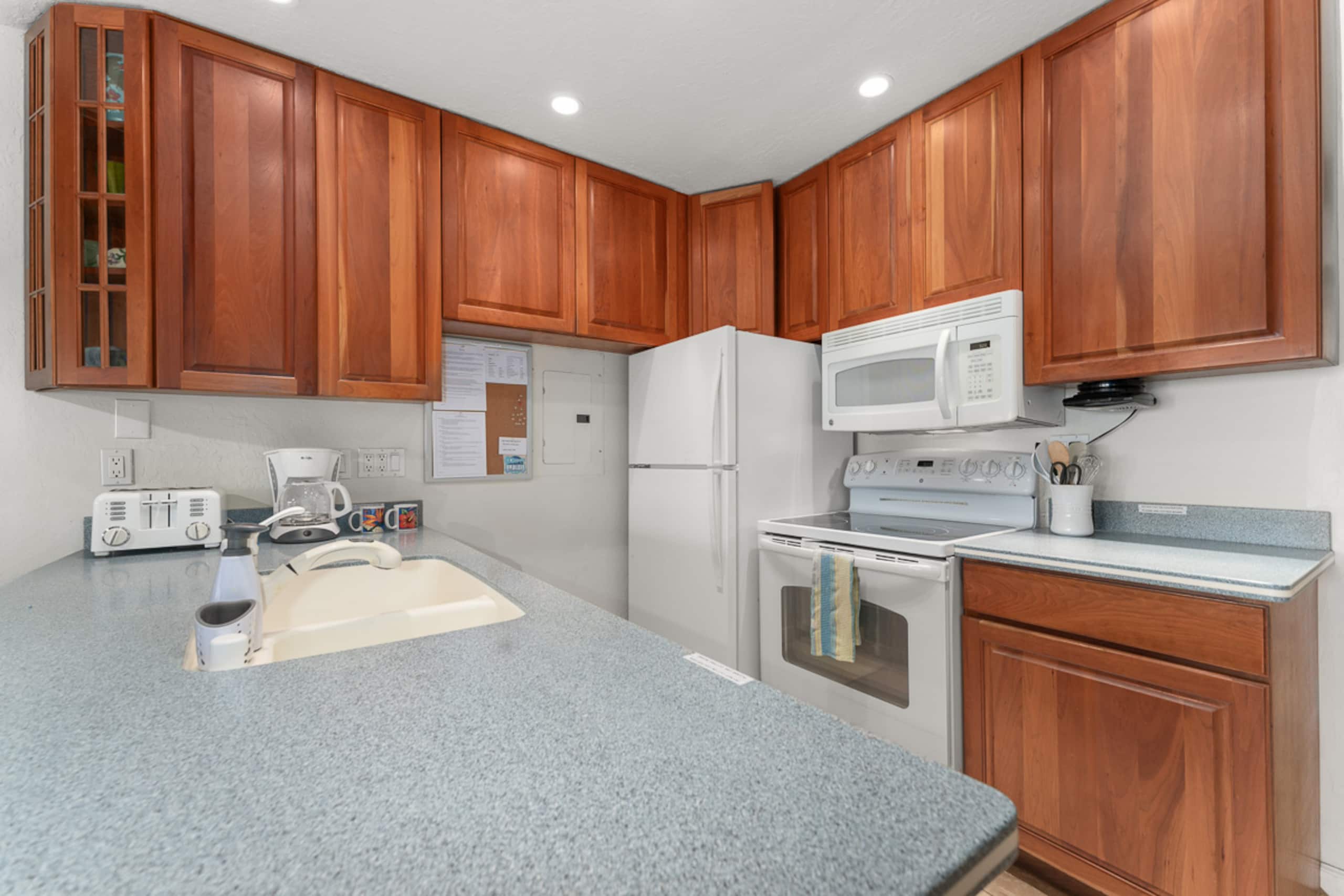 Conveniently located two bedroom two bath HK319 - Image 11