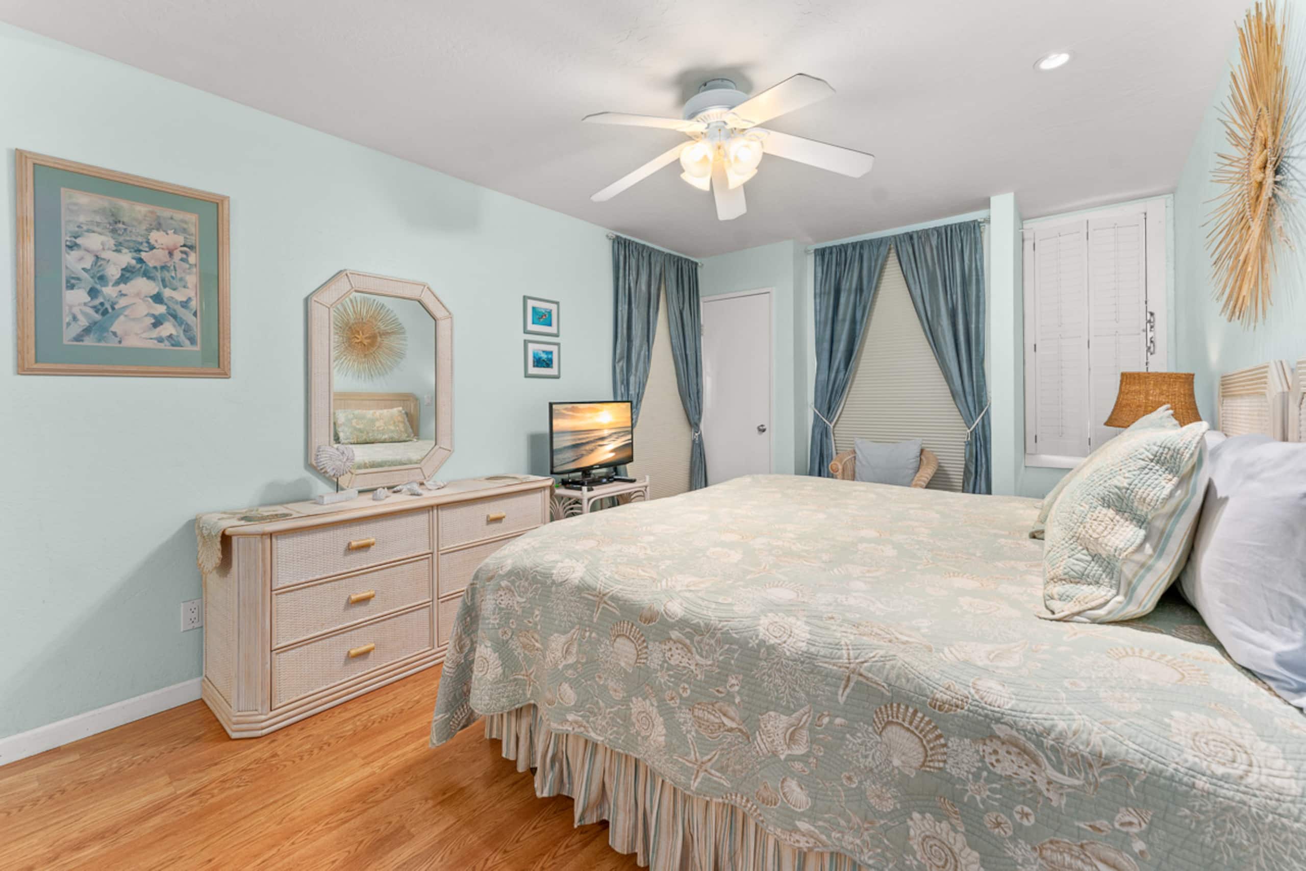 Conveniently located two bedroom two bath HK319 - Image 16