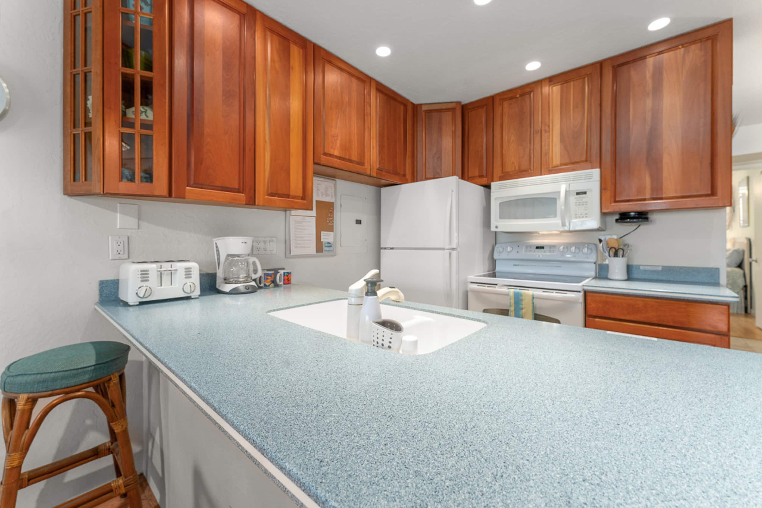 Conveniently located two bedroom two bath HK319 - Image 10