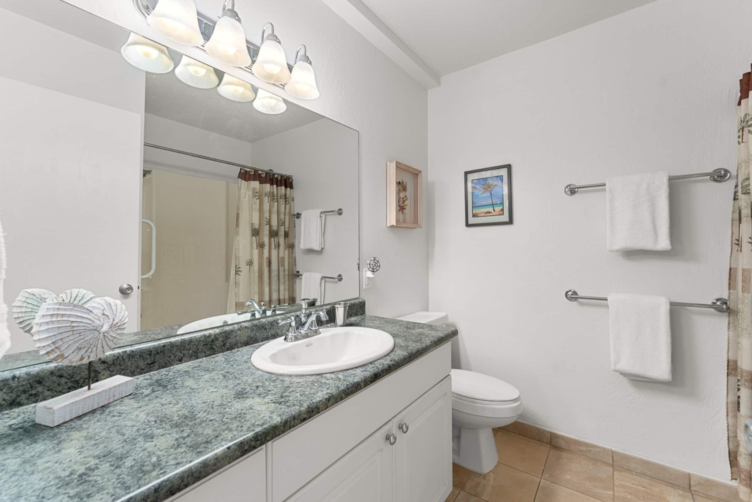 Conveniently located two bedroom two bath HK319 - Image 13
