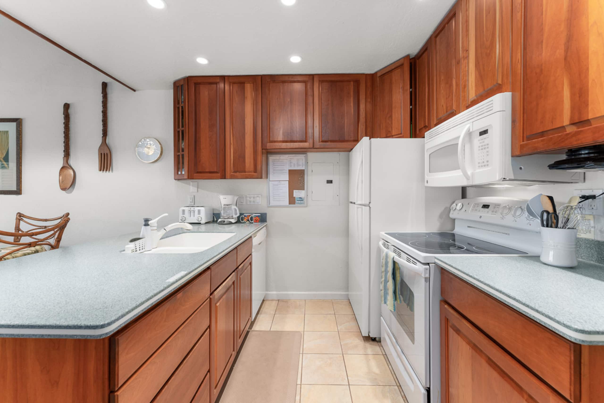 Conveniently located two bedroom two bath HK319 - Image 7