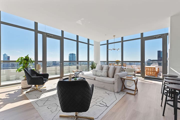 West Loop PH: Unmatched Views & Private Deck