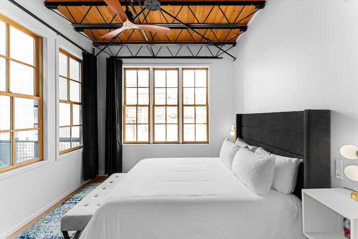 [Suite №2] Bedroom 1