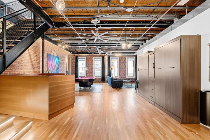 [Suite №1] Queen Murphy Beds Tucked Away