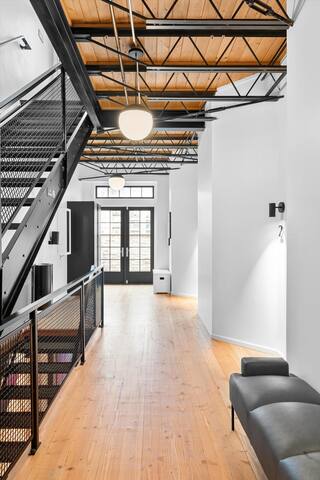 Downtown’s Largest Rental – Walk to Everything! gallery image 5