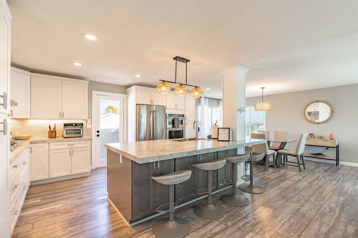 Surfside Charmer, Rooftop view, One Block to Beach gallery image 2