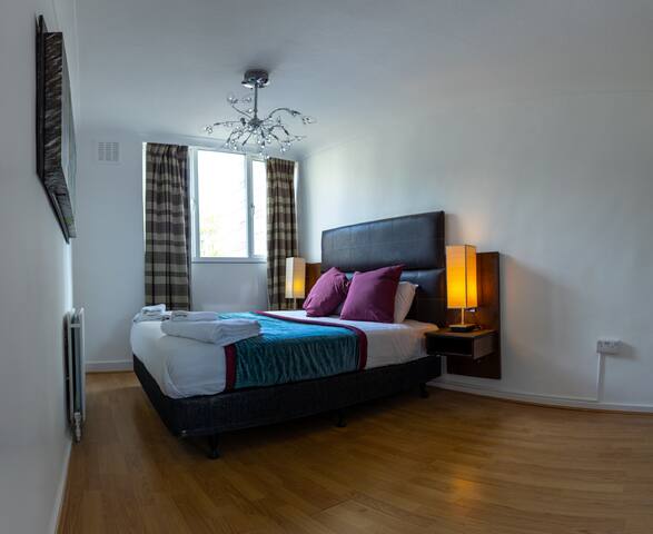 Regent’s Park, Sleeps 8, Pet Friendly & Garden gallery image 5