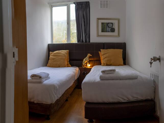 Regent’s Park, Sleeps 8, Pet Friendly & Garden gallery image 4