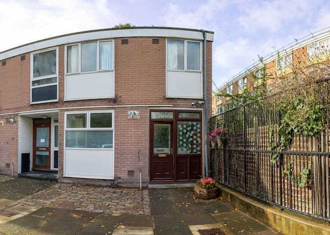 Regent’s Park, Sleeps 8, Pet Friendly & Garden