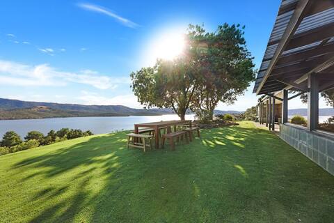 Lake Eildon Retreat- Private Boat Ramp - Sleeps 12