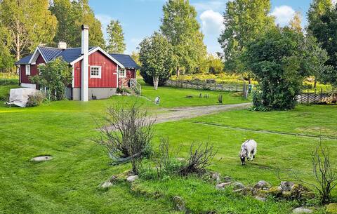 Cozy home in Hökerum with house a panoramic view