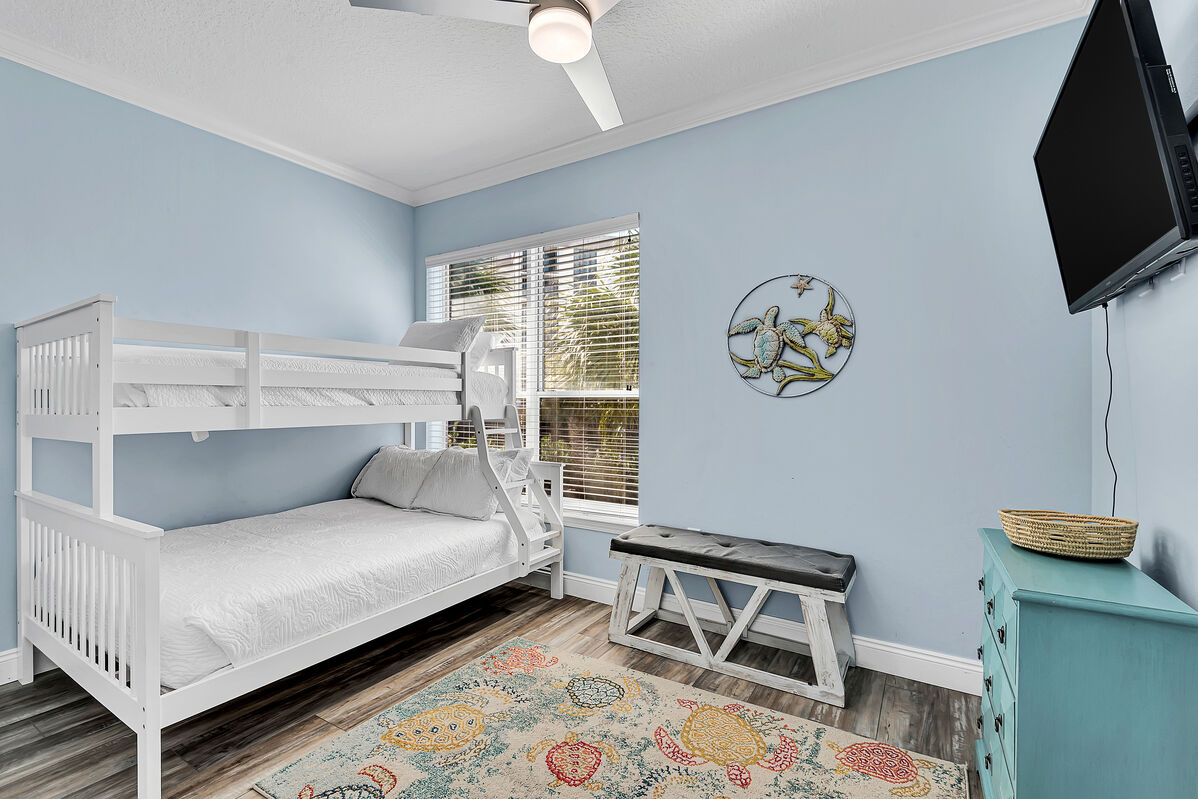 2. Etage - ️ Twin-over-Full Etagenzimmer – Jack-and-Jill-Badezimmer (für 3 Personen)