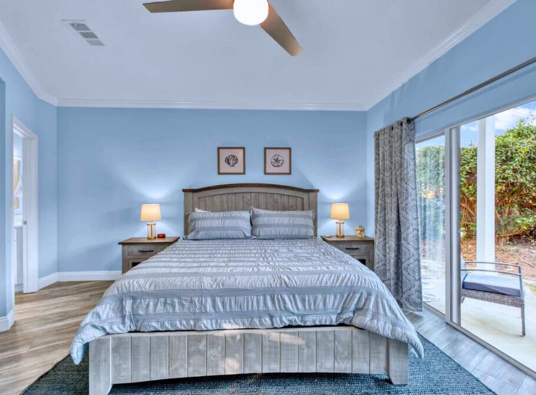 1. Etage ️ - Kingsize-Suite – eigenes Bad + private Terrasse (für 2 Personen)