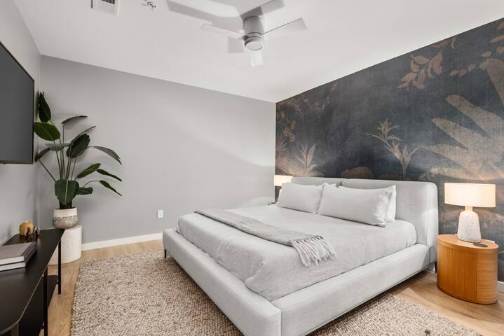 The Socialite – Luxe DT Nashville Retreat gallery image 2