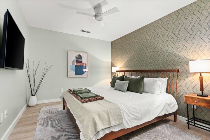 The Socialite – Luxe DT Nashville Retreat gallery image 4