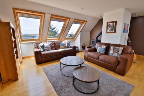 4-Bedroom Lerwick Home, Sea View, Wood Stove
