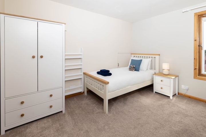 Модерна втора единечна спална соба