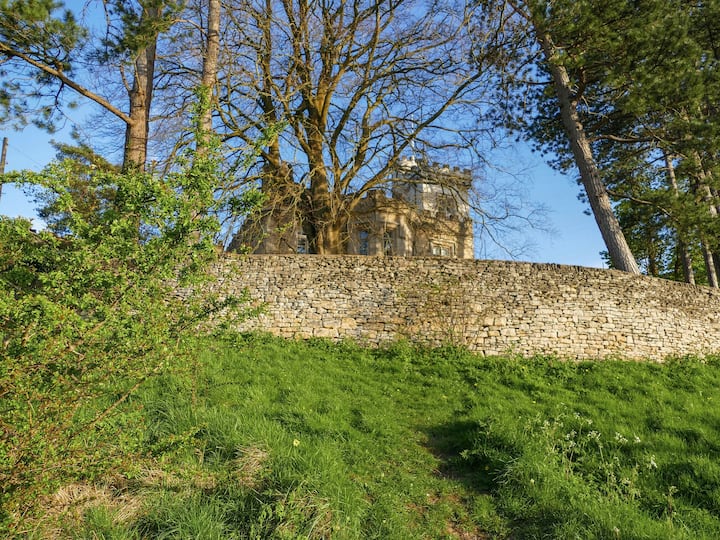 Treetops - Stroud