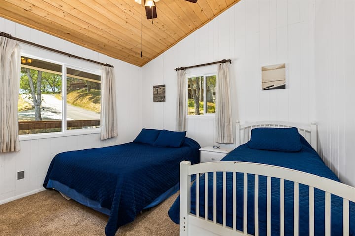 1. Main House-2 In 1-on Private Peninsula W/dock - Lake Nacimiento, CA