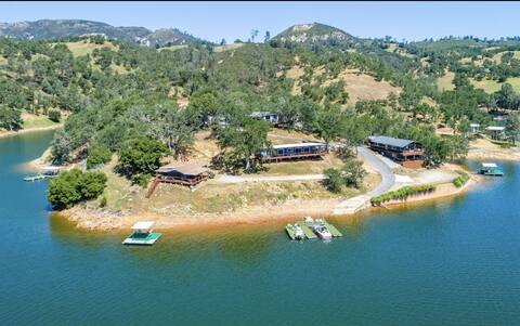 Private Peninsula 6 houses+1 studio+3 boat docks