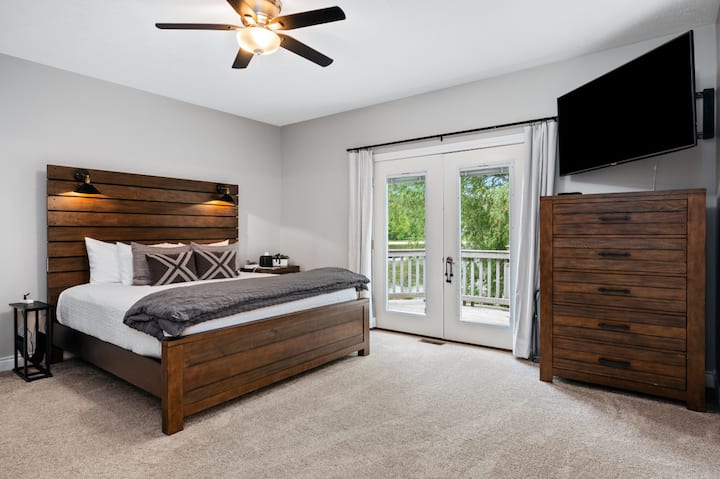 Master bedroom main floor king bed