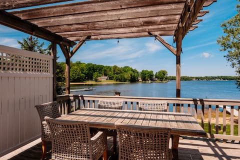 Lakefront Luxury w/ Hot Tub, Kayaks/Game room