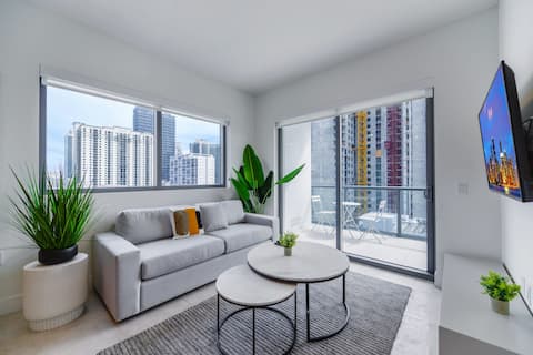 Successful Airbnb property: Luxe 1BR | Balcony | 5 min to Brickell Station in West Brickell