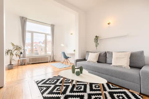Top Airbnb: La Madeleine-Beautiful bright two bedroom apart à La Madeleine
