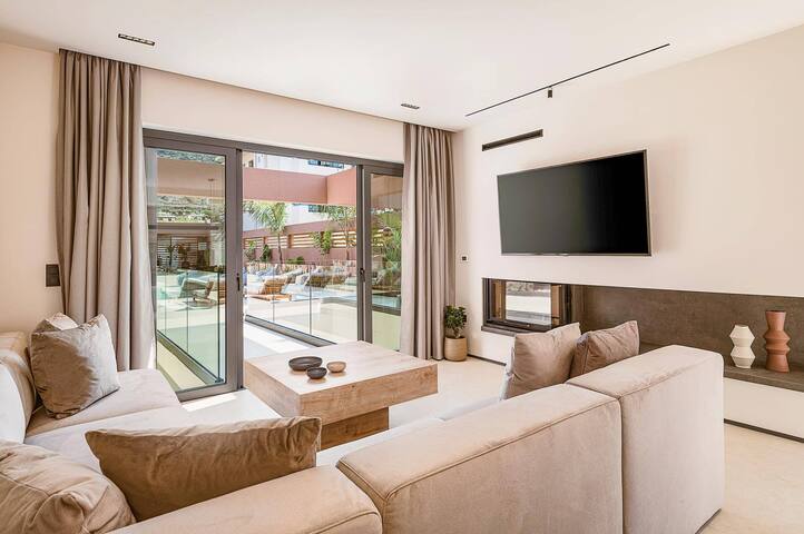 Villa Cosmos by Villa Plus gallery image 5