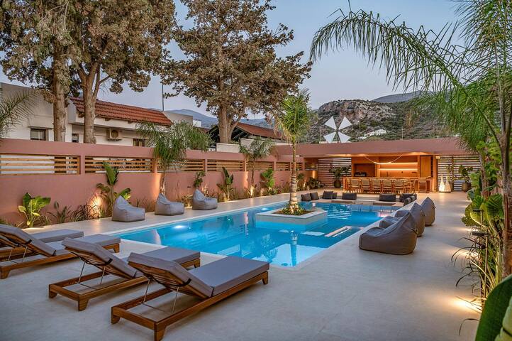 Villa Cosmos by Villa Plus gallery image 2