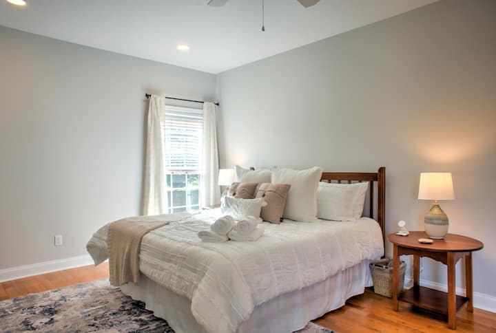 Chumba Kikuu/Chumba cha kulala - Kitanda aina ya King