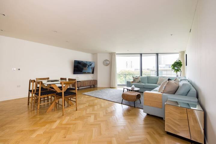 Spacious, Spotless 3-Bed Apt by Paddington Station gallery image 3
