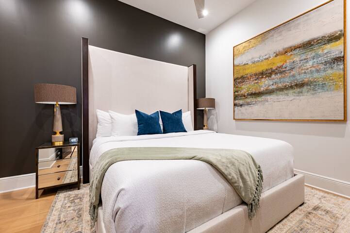 The Avenue 4BR All King Beds Heated Pool gallery image 3