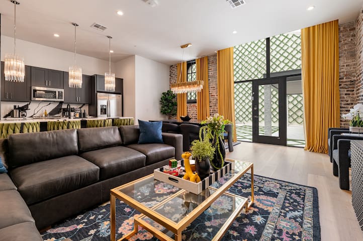 The Avenue 4BR All King Beds Heated Pool gallery image 2