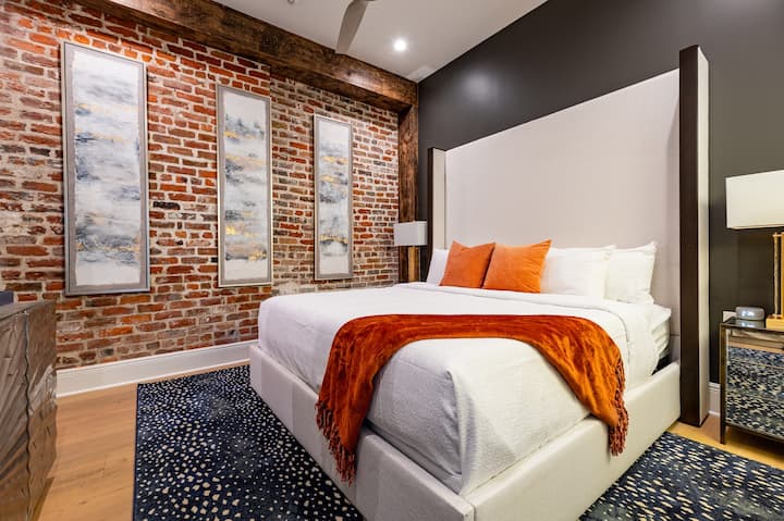 加大双人床，带浴室， 2间套房