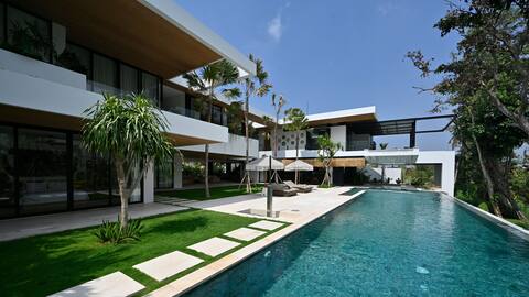 Tropical haven Villa Nica, 6BR, Canggu w/ chef