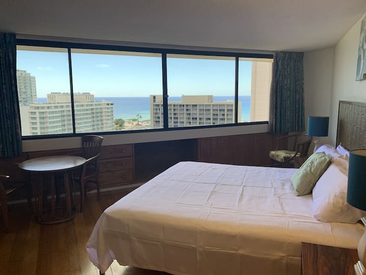 Free Parking *Amazing Views* 23rd Floor - Honolulu, HI