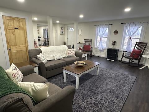 *NEW*Christmas in Cooperstown-2 KINGS! EV Charger