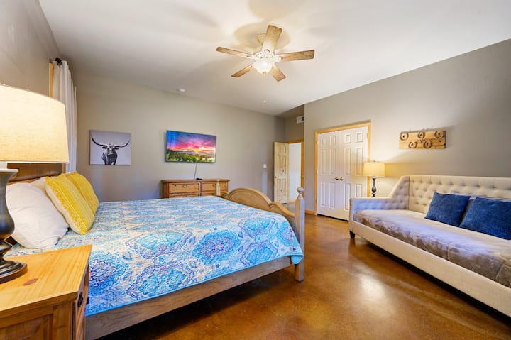 Იდეალური ძილი იწყება აქ, ჩვენს მომხიბლავ საძინებელში.