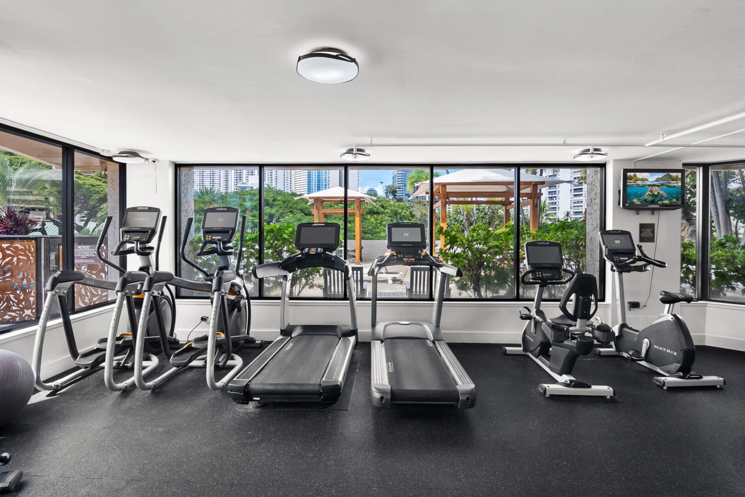 Condo in Honolulu · ★4.76 · 1 bedroom · 2 beds · 1 private bath - Image 42