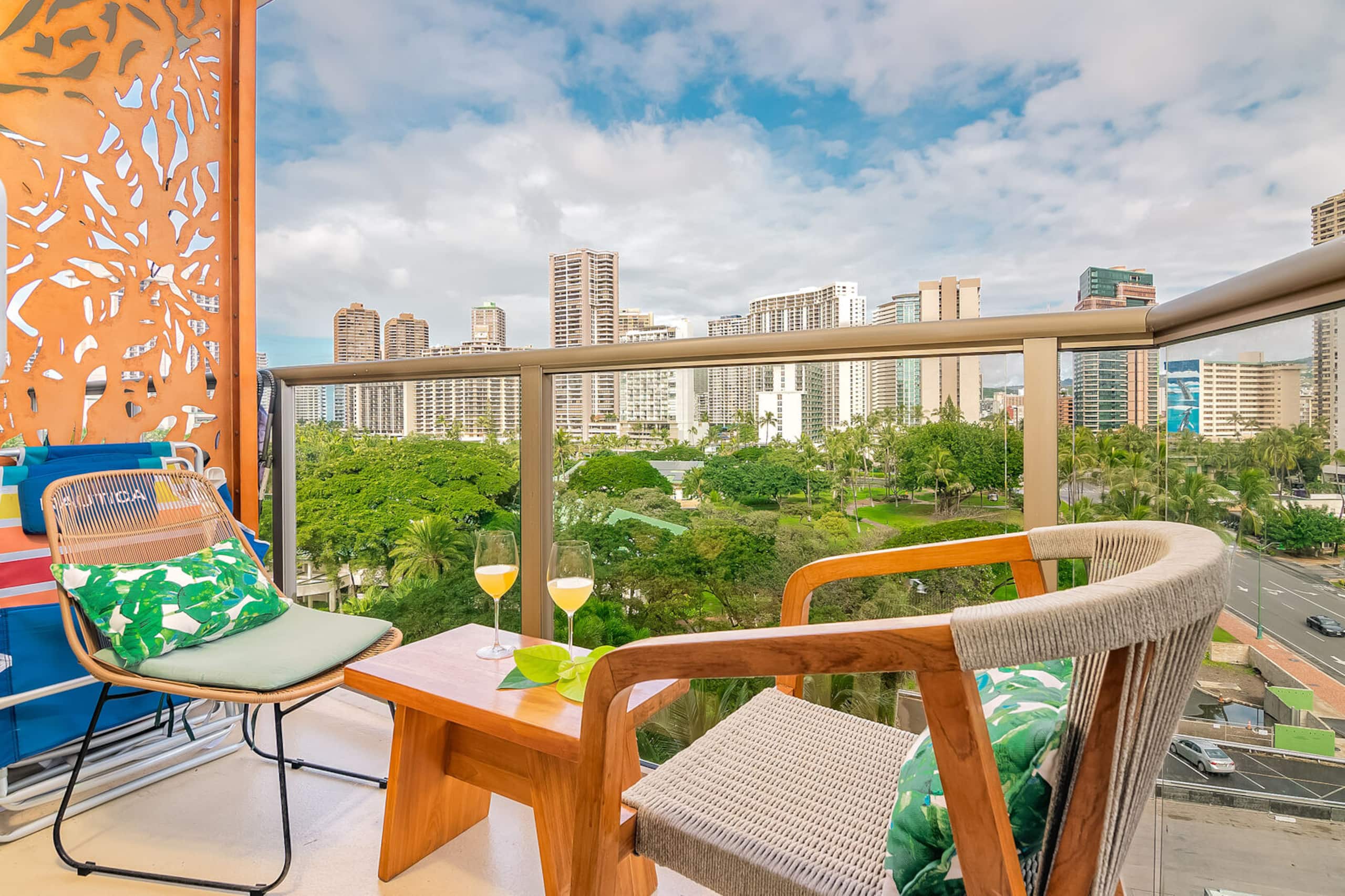 Condo in Honolulu · ★4.76 · 1 bedroom · 2 beds · 1 private bath - Image 2