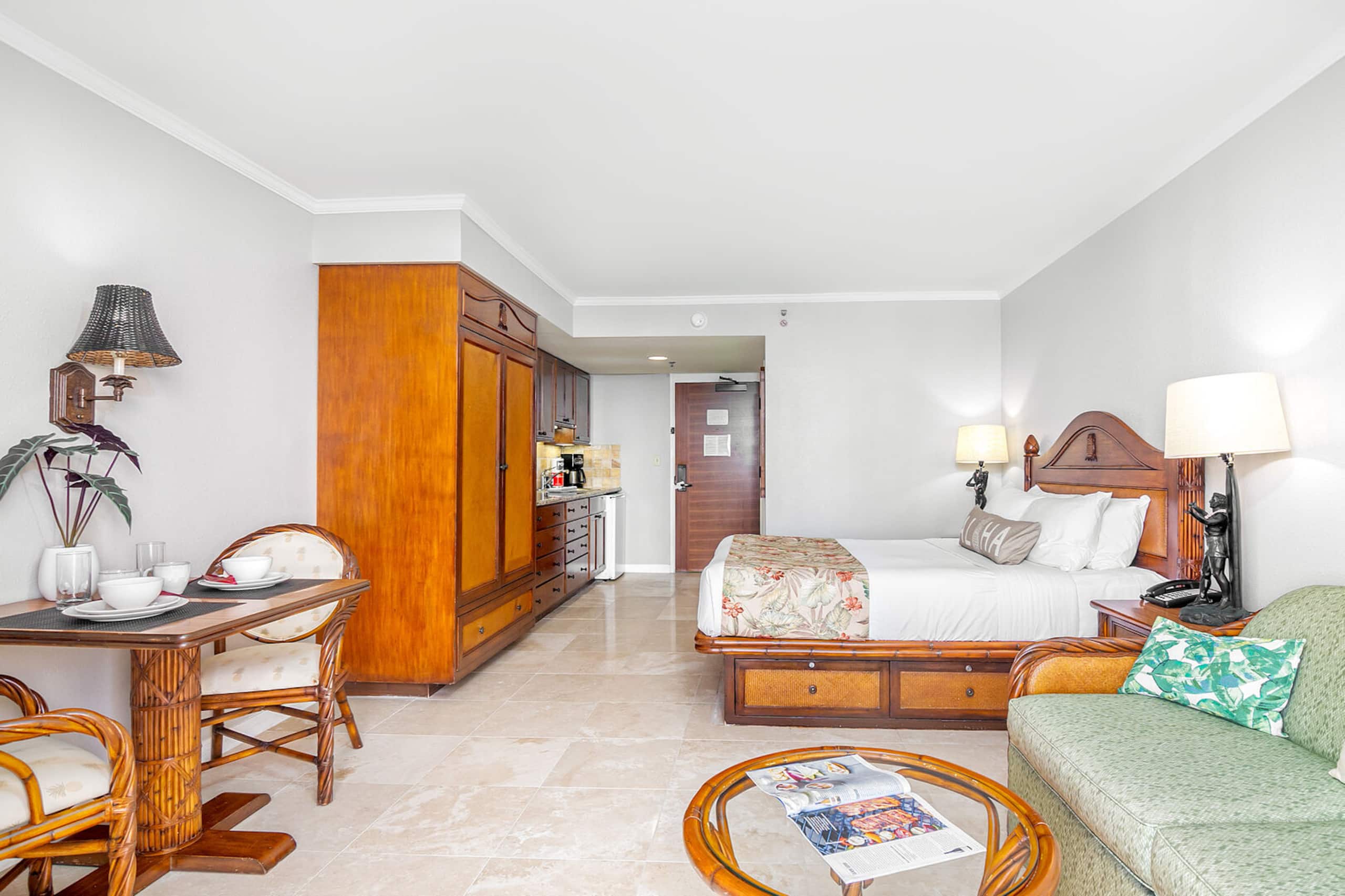 Condo in Honolulu · ★4.76 · 1 bedroom · 2 beds · 1 private bath - Image 26