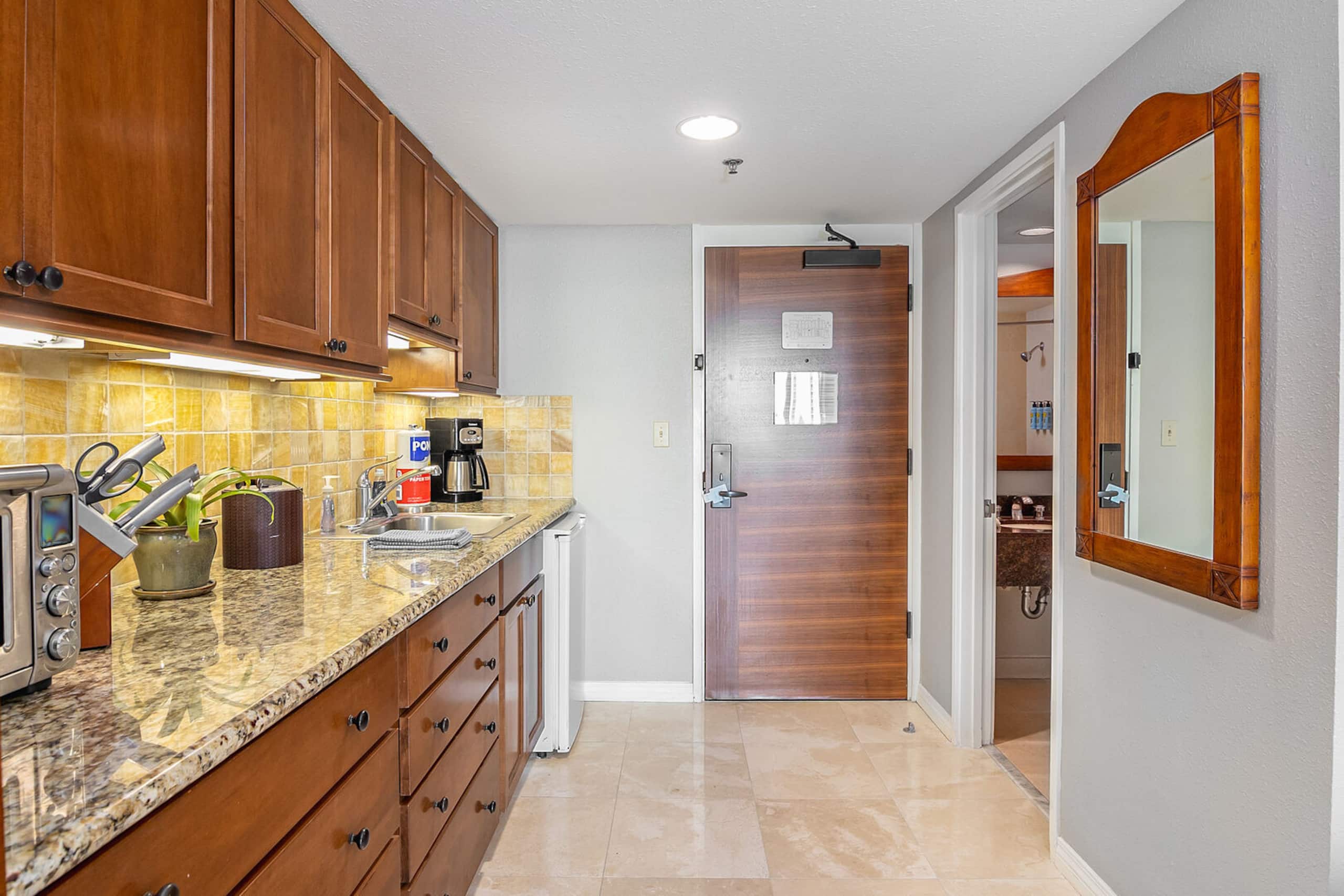 Condo in Honolulu · ★4.76 · 1 bedroom · 2 beds · 1 private bath - Image 17