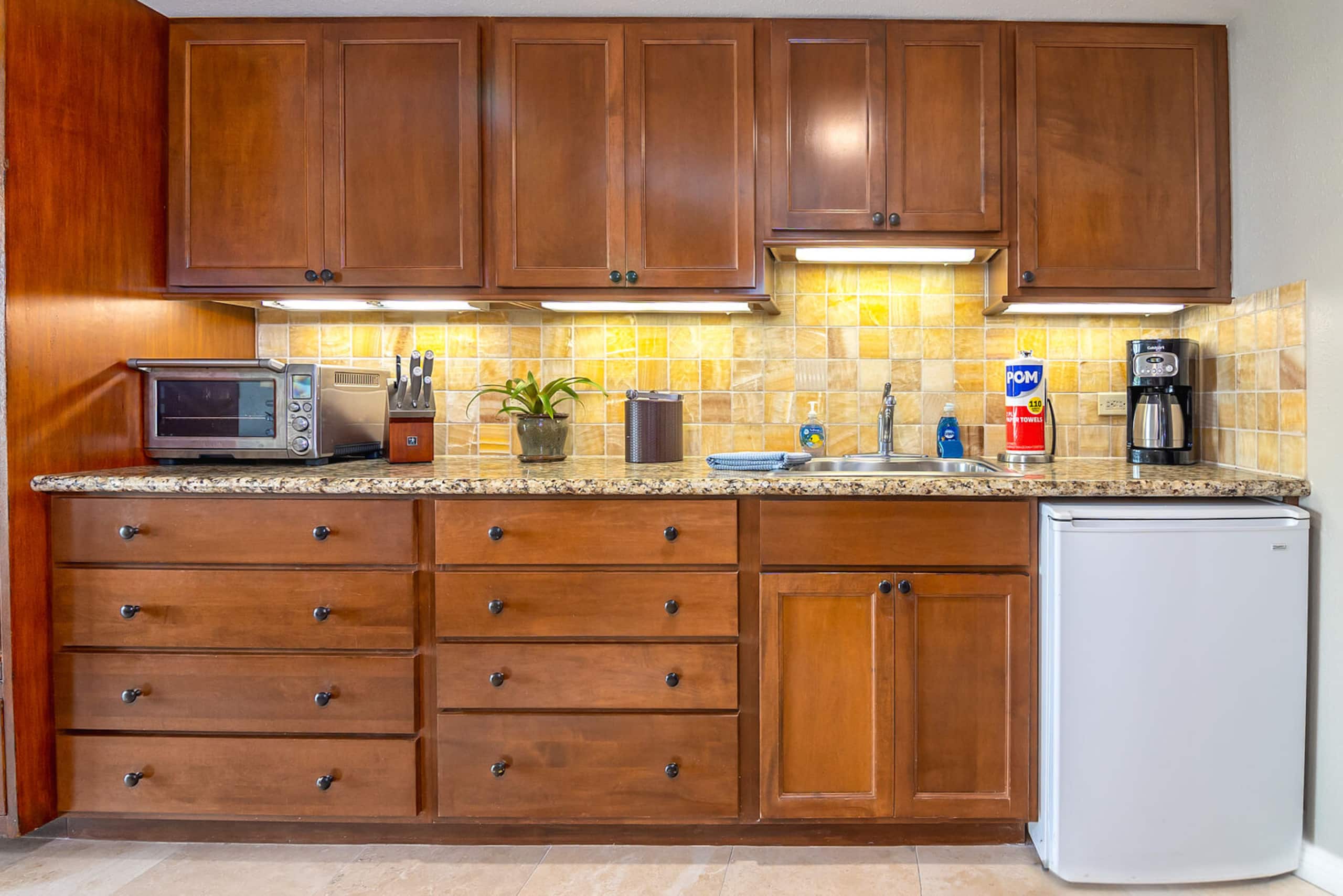 Condo in Honolulu · ★4.76 · 1 bedroom · 2 beds · 1 private bath - Image 4