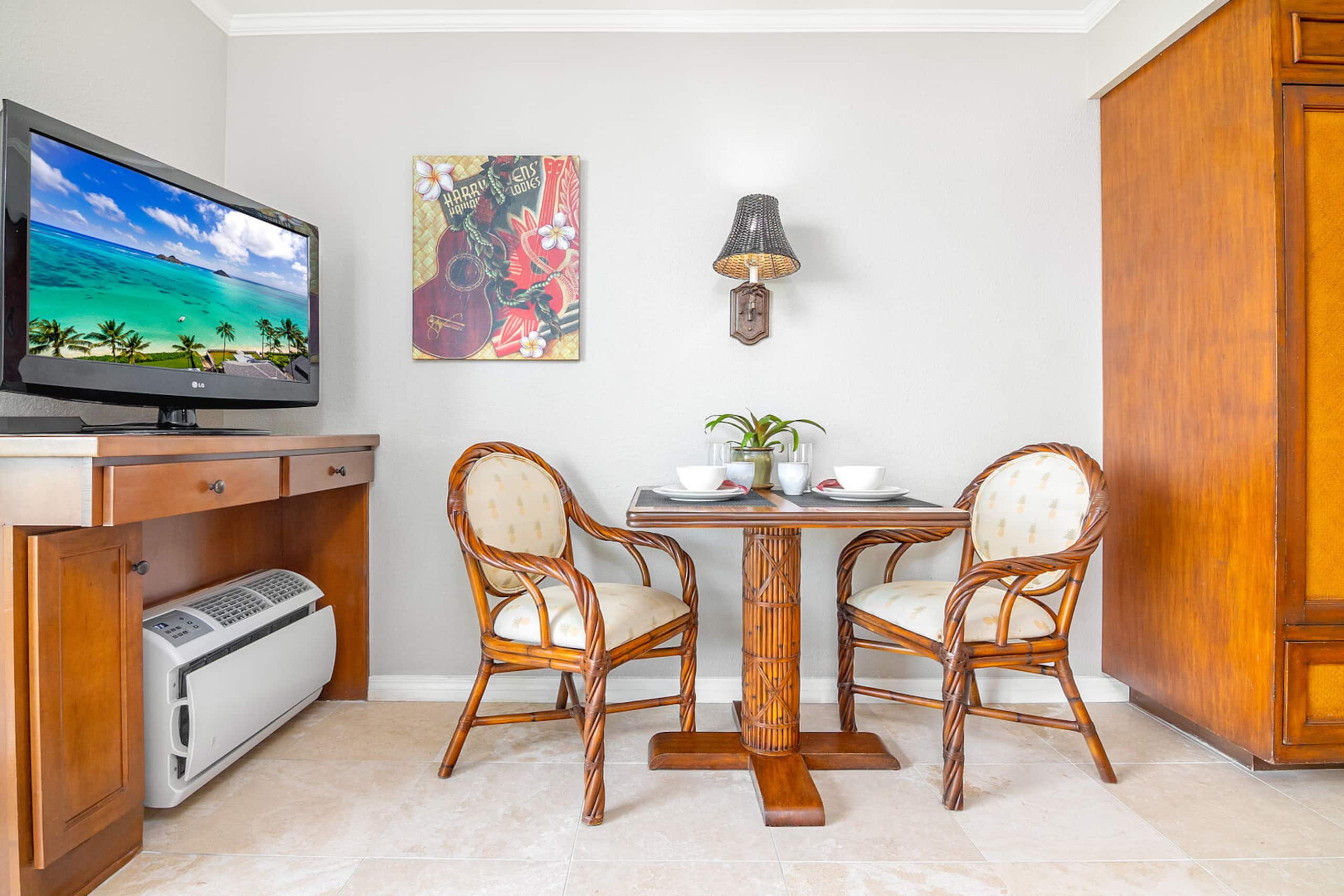 Condo in Honolulu · ★4.76 · 1 bedroom · 2 beds · 1 private bath - Image 3