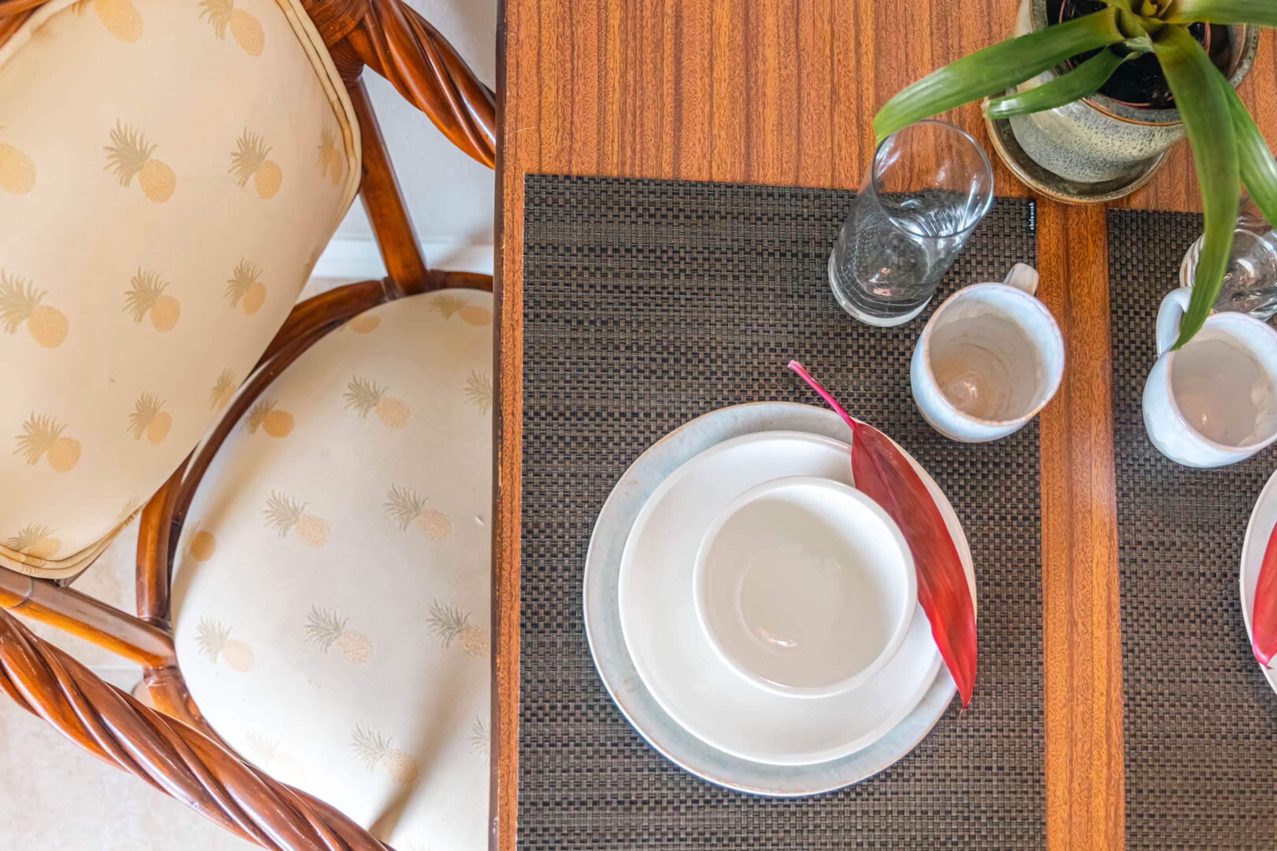 Condo in Honolulu · ★4.76 · 1 bedroom · 2 beds · 1 private bath - Image 15