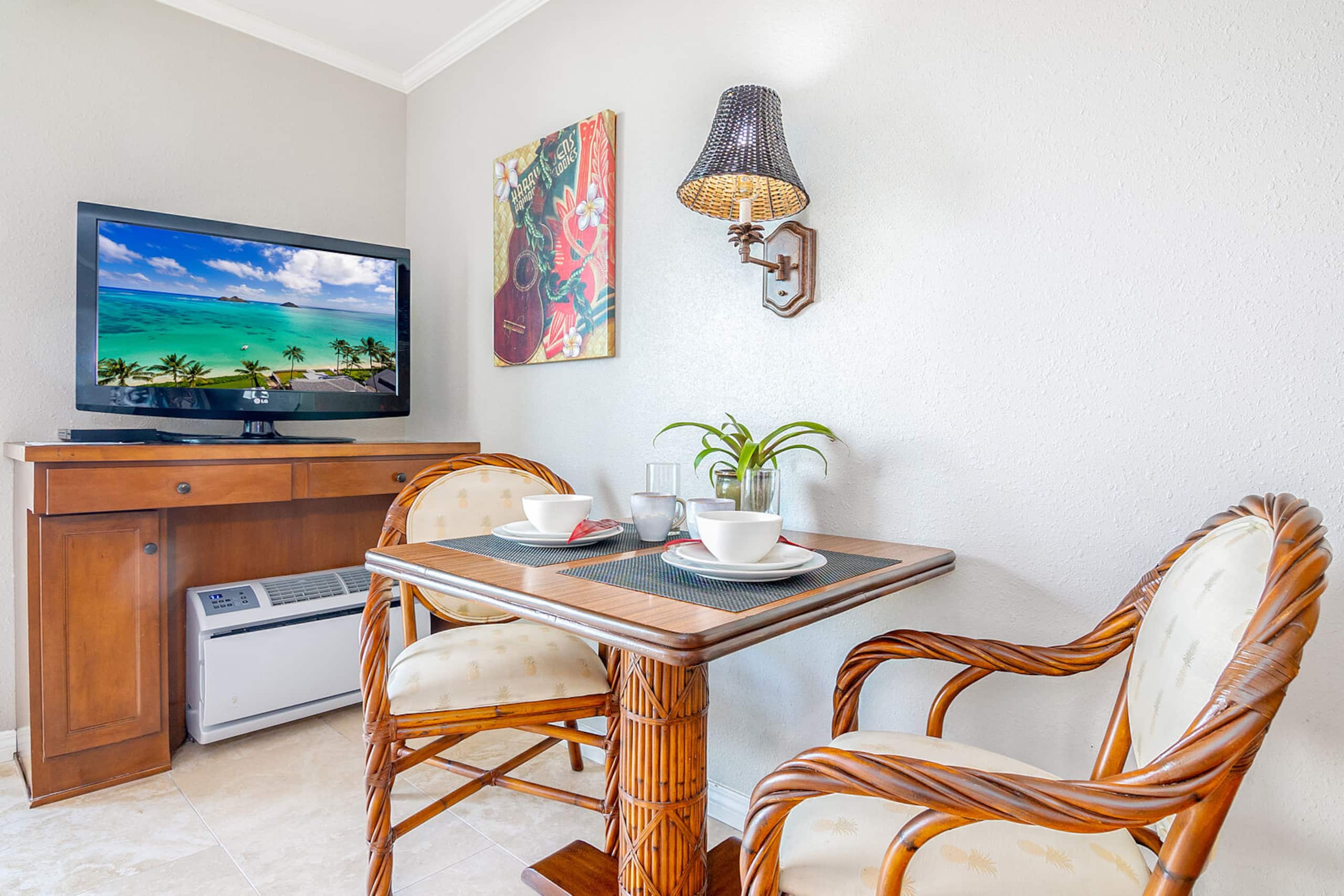Condo in Honolulu · ★4.76 · 1 bedroom · 2 beds · 1 private bath - Image 12