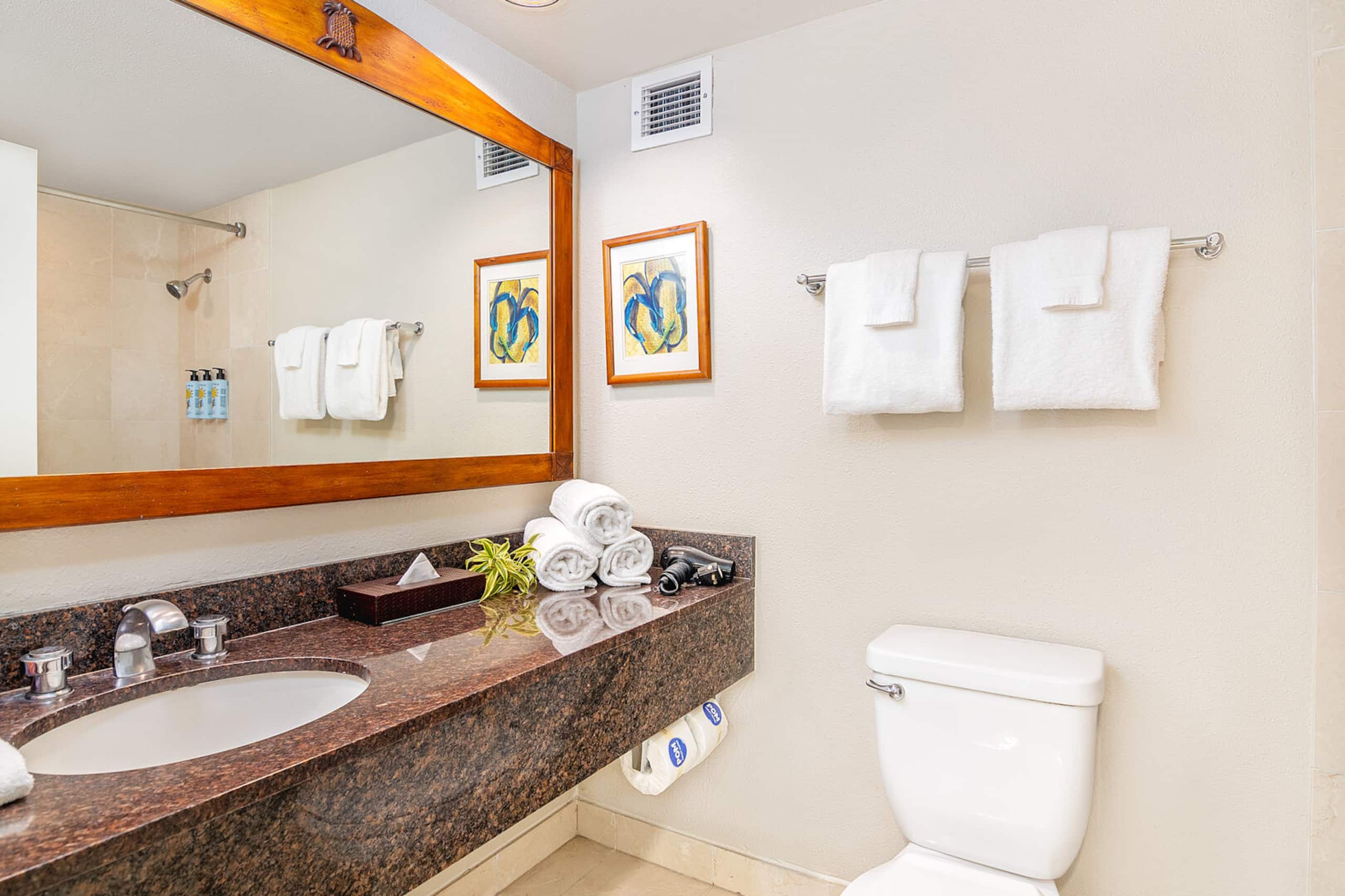 Condo in Honolulu · ★4.76 · 1 bedroom · 2 beds · 1 private bath - Image 27