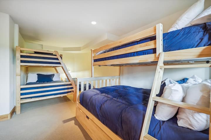 ห้องนอน - จุดชมวิวบนถนนคริสตี้เลน - บริการให้เช่าบ้านพักตากอากาศในเบรคเคนริดจ์